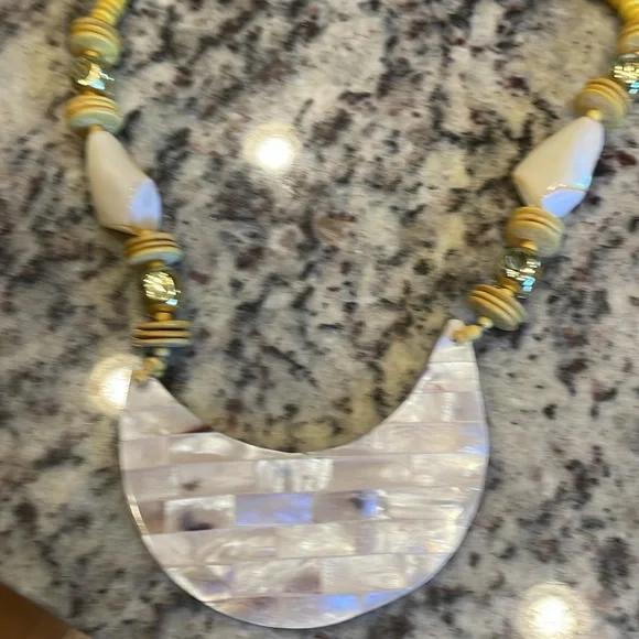 v i n t a g e ::
 Hawaiian tropical seashell and wood gold beaded  necklace - Picture 3 of 6